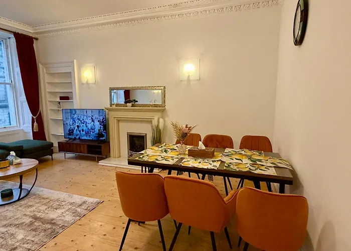 Luxurious Victorian 3 Bed Flat In The Heart Of *