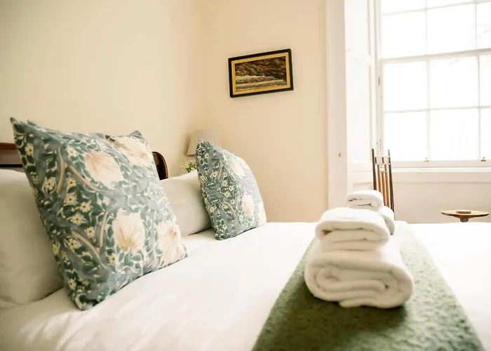 Apartment 1 Bedroom In Historic Georgian Townhouse