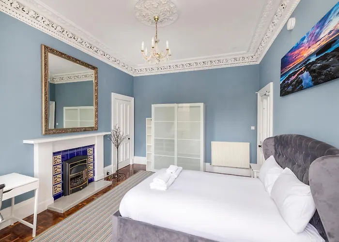 Stylish Southside Flat Near Old Town Edinburgh