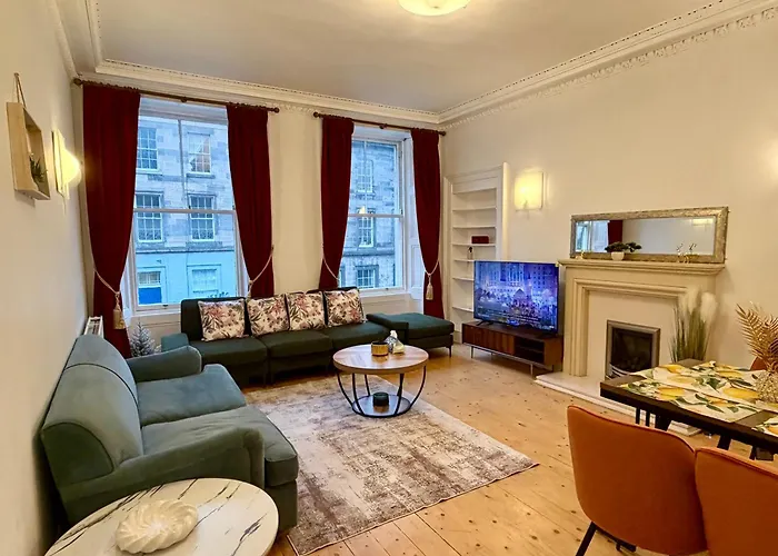 Luxurious Victorian 3 Bed Flat In The Heart Of Apartment Edinburgh