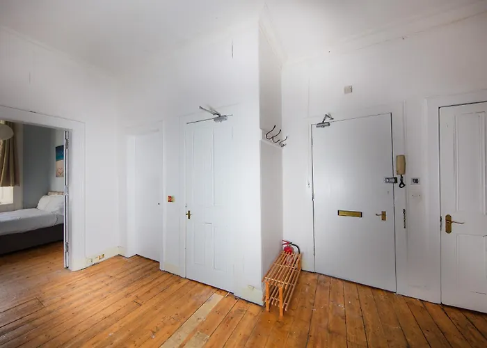 Apartment 4 Bdrm Cosy By The Meadows Edinburgh