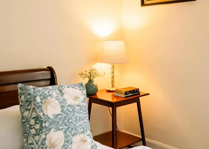 Apartment 1 Bedroom In Historic Georgian Townhouse *