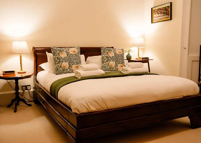 1 Bedroom In Historic Georgian Townhouse