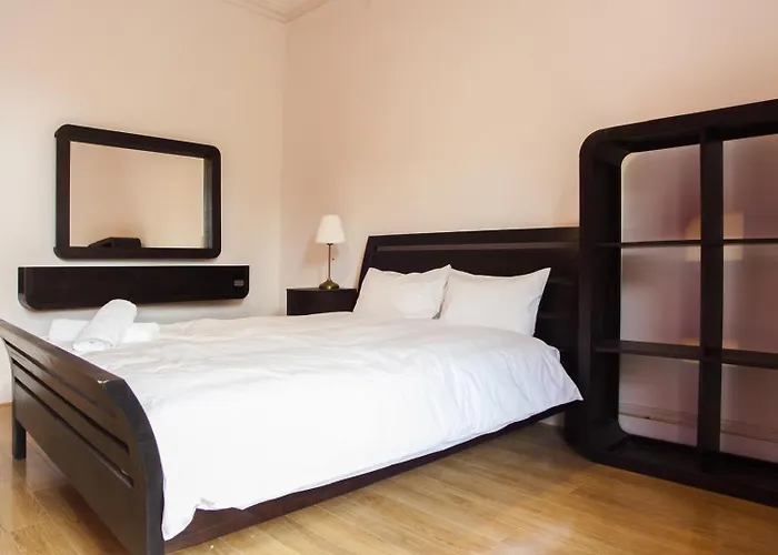 Lovely 3 Bdrm By Meadows Apartment *