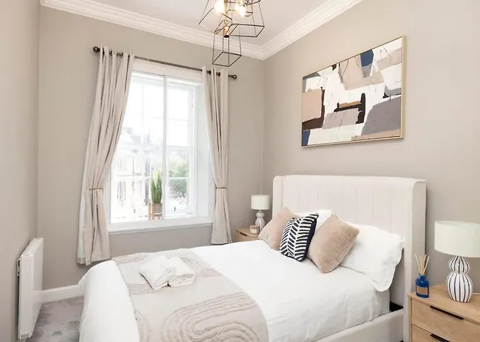 1 Bed In The Heart Of Grassmarket With Castle Views * Edimburgo