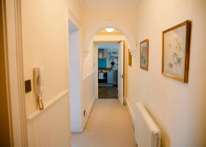1 Bedroom In Historic Georgian Townhouse Apartment Edinburgh