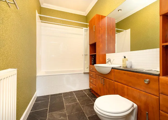 Apartment Stylish Southside Flat Near Old Town *