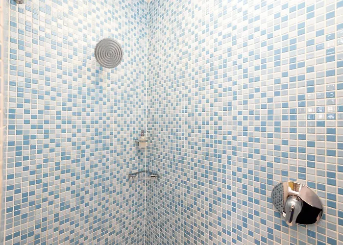 Stylish Southside Flat Near Old Town *