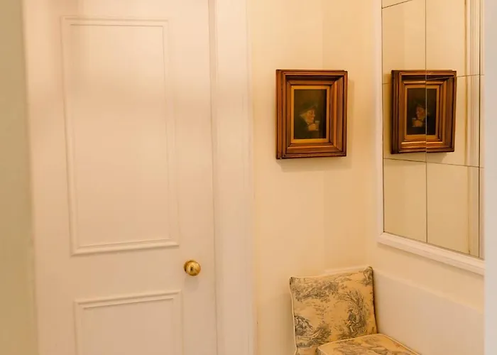 1 Bedroom In Historic Georgian Townhouse *