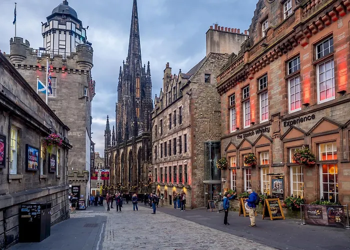 Apartment Bright Floor Haven Modern 2br In - Pass The Keys *