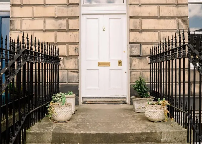 Apartment 1 Bedroom In Historic Georgian Townhouse