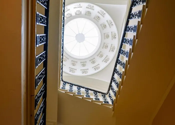 1 Bedroom In Historic Georgian Townhouse