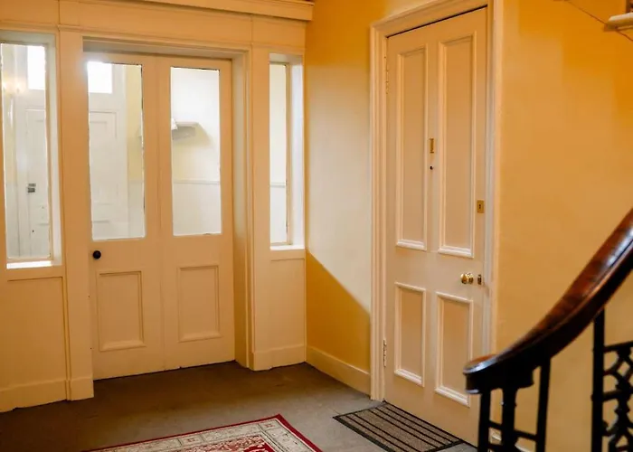 1 Bedroom In Historic Georgian Townhouse Apartment Edinburgh