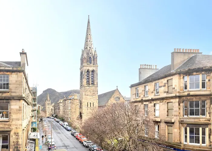 Stylish Southside Flat Near Old Town