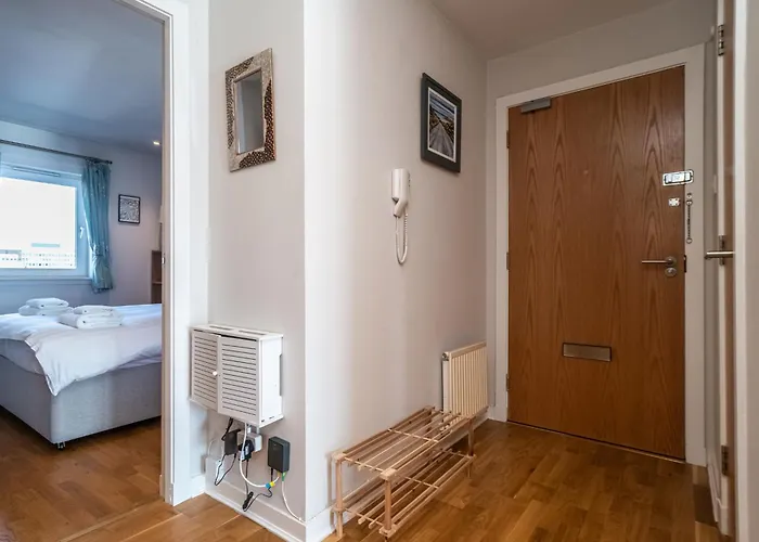 Apartment Bright Floor Haven Modern 2br In - Pass The Keys Edinburgh