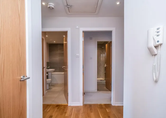 Apartment Bright Floor Haven Modern 2br In - Pass The Keys Edinburgh