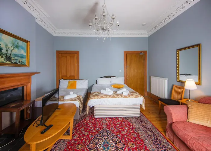 4 Bdrm Cosy By The Meadows Apartment Edinburgh