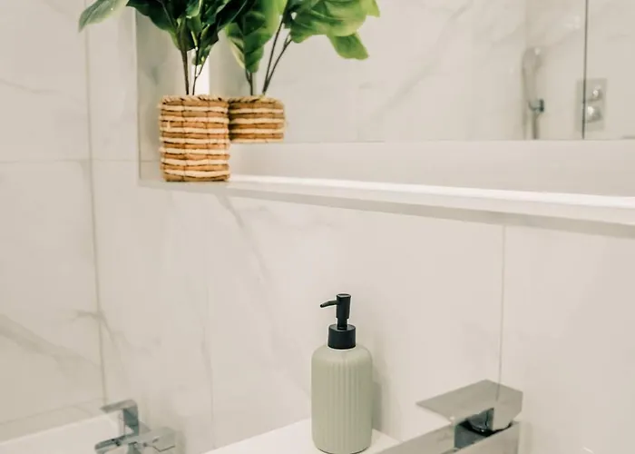Modern 2 Bed With Parking Edinburgh