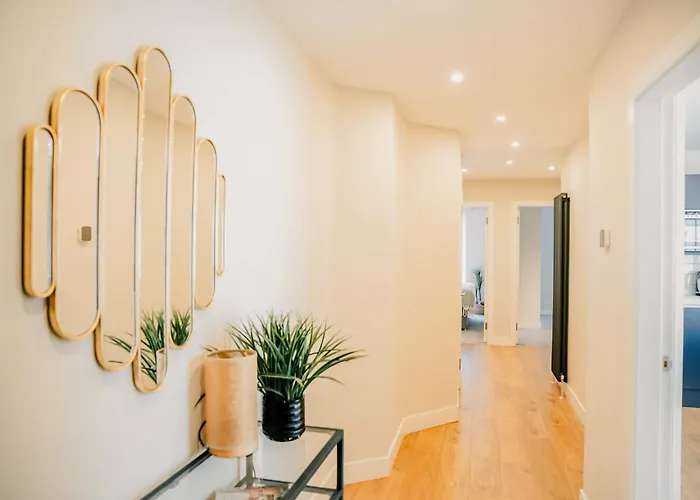 Modern 2 Bed With Parking