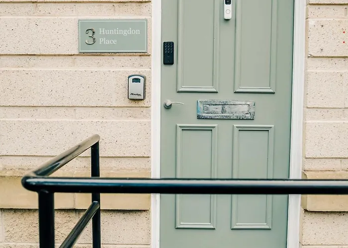 Modern 2 Bed With Parking Edinburgh