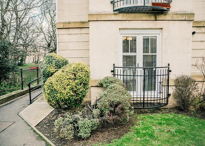 Modern 2 Bed With Parking