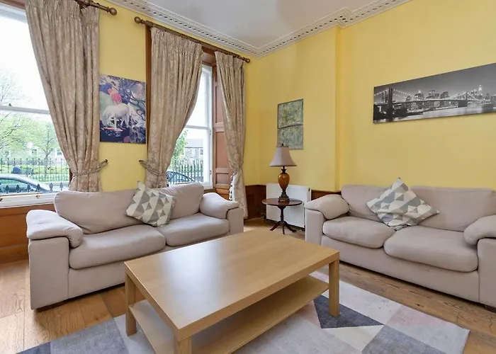 Gardners Crescent Apartment *