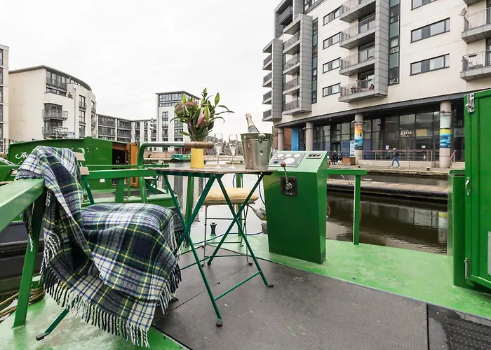 - Houseboats 4* Edinburgh