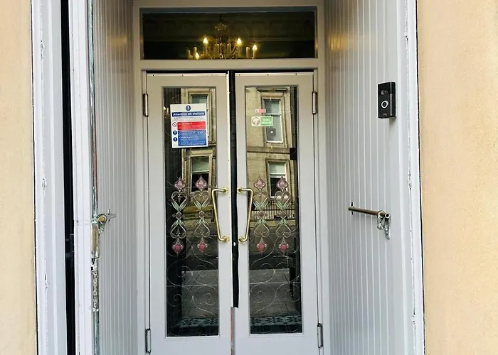 Eliza House 酒店