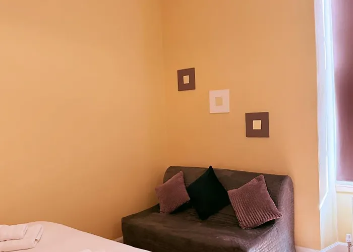 皮卡第广场公寓 *