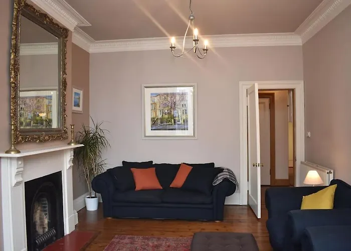 East Claremont - Beautiful 2br In