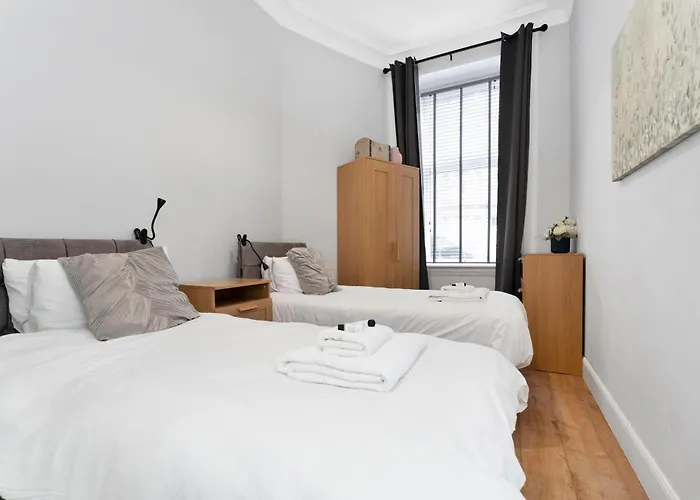 Modern Sleeps 6 Lägenhet Edinburg