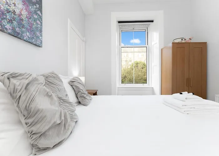 Modern Sleeps 6 Edinburg