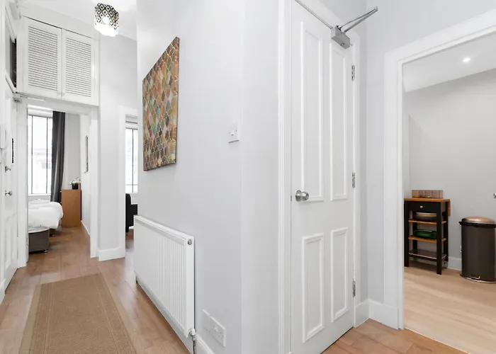 Modern Sleeps 6 Lägenhet Edinburg