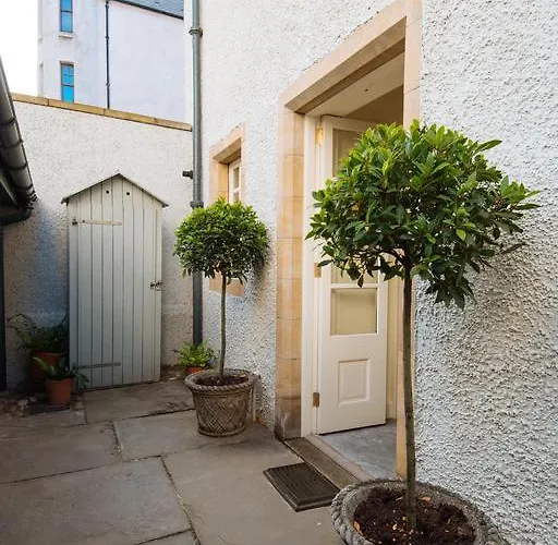 The Pavilion At Lamb's House *