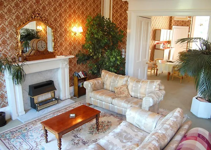 Regent Terrace, Central And Charming, Quiet Apartment *