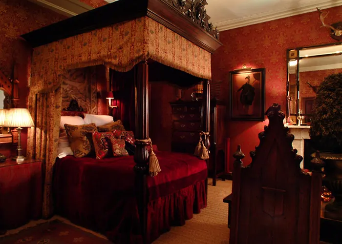 Hotel The Witchery 5*