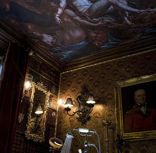 Hotel The Witchery 5*