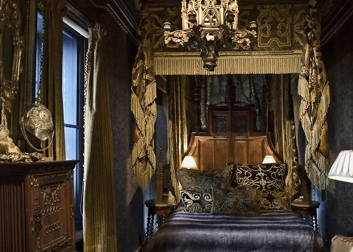 Hotel The Witchery 5*