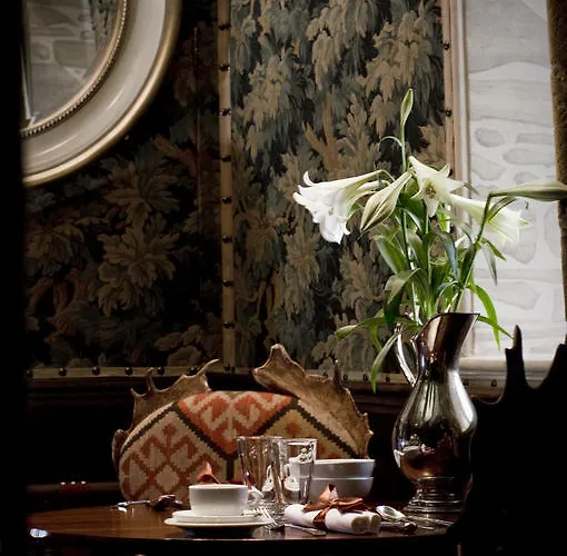 Hotel The Witchery 5*