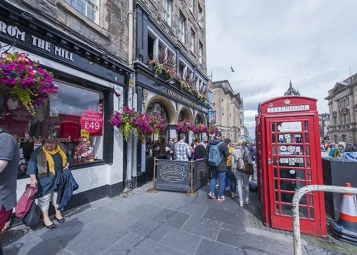 Writers View, Royal Mile