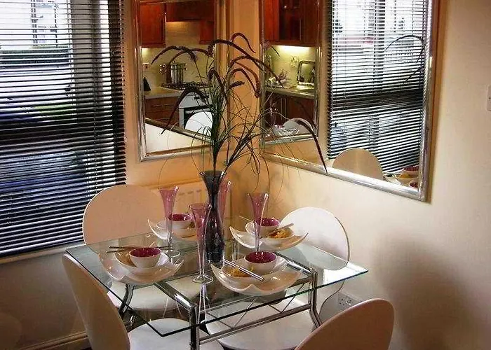 Lochend Serviced Apartment *