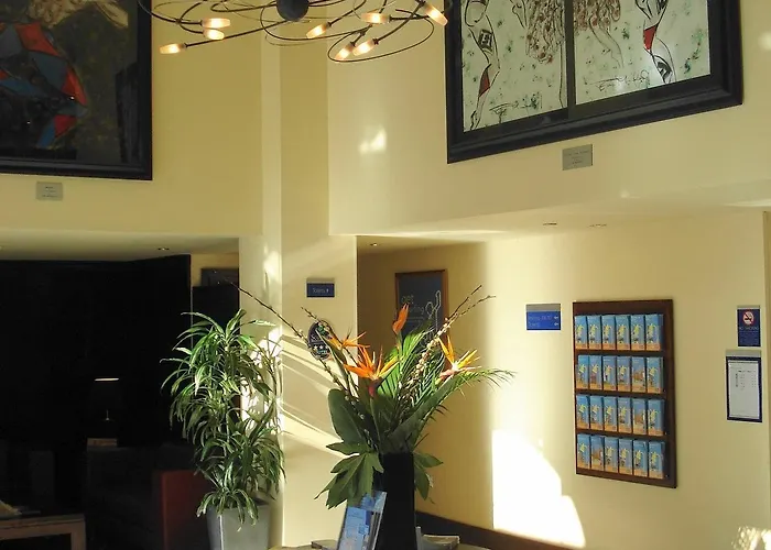 Express Centre By Ihg Hotel 3*