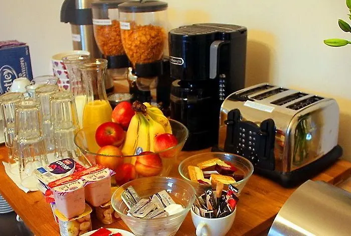 Edinburgh Holiday Guest House Bed & Breakfast Edinburg