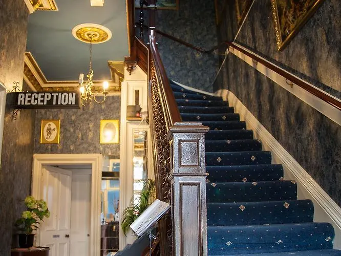 Alba Hills 3* Edinburgh