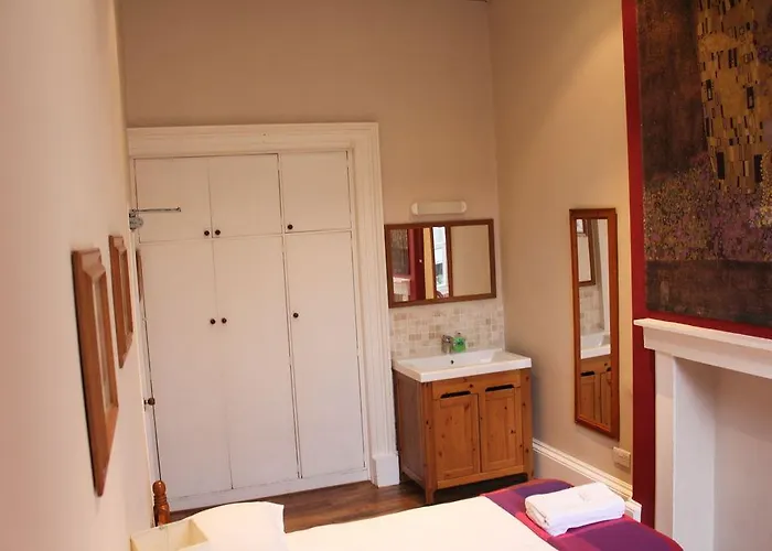 Dene Guest House, New Town Konukevi