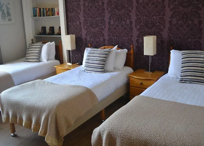 Dene Guest House, New Town Гостевой дом 3*