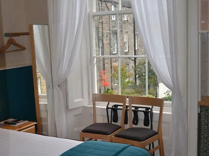 Dene Guest House, New Town Гостевой дом 3*