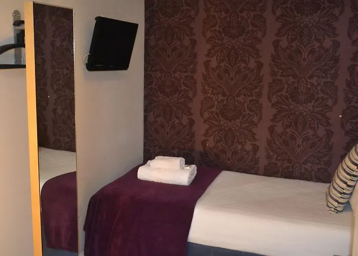Dene Guest House, New Town Гостевой дом 3*