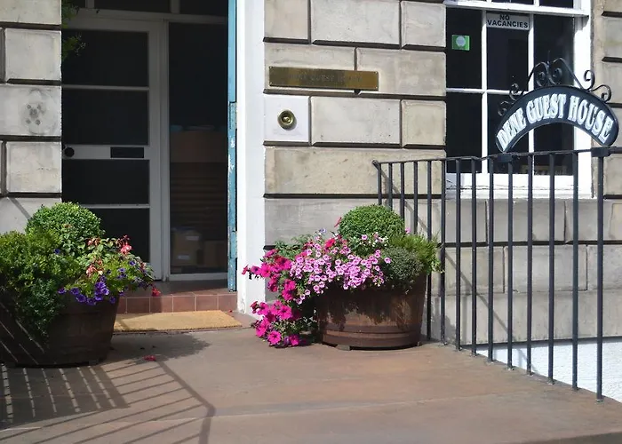 Dene Guest House, New Town 3*