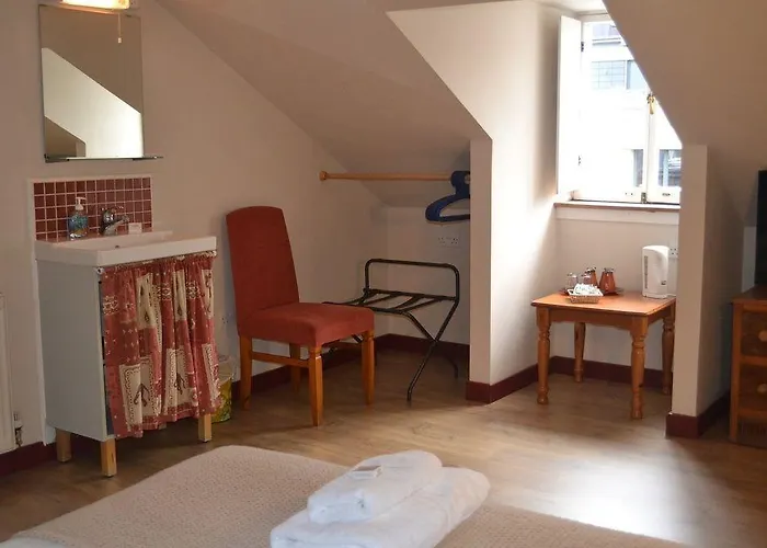 Dene Guest House, New Town Konukevi